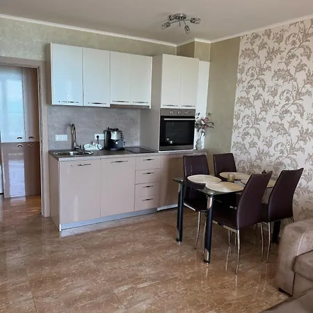 Infinity Sea View Deluxe Апартамент *